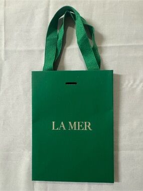 La Mer 💯% Authentic Mini Green paper Shopping/Gift Bag — (No Ribbon) lower price